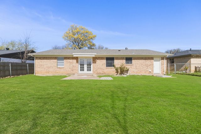 4944 Saucer Drive, Haltom City, TX 76117