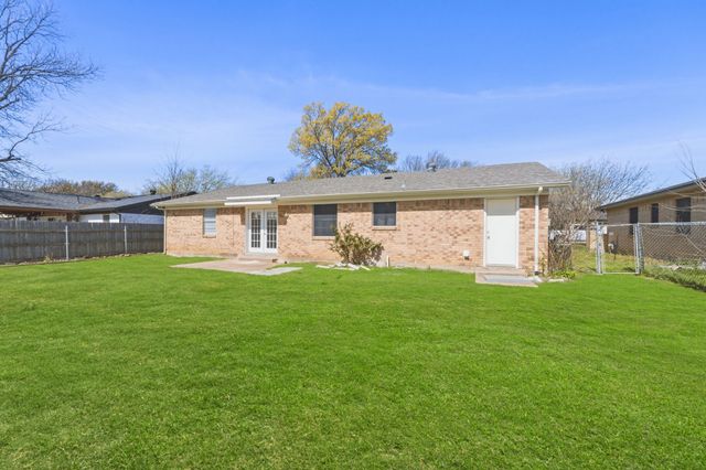 4944 Saucer Drive, Haltom City, TX 76117