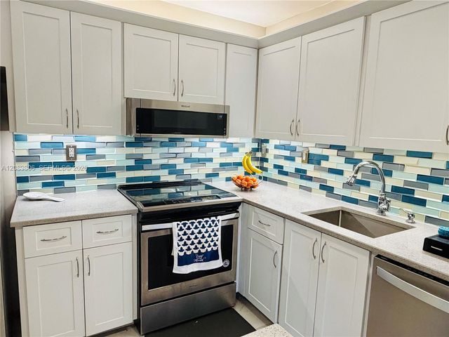 20120 NE 3rd Court 7, Miami, FL 33179