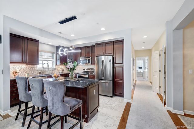 807 Egrets Landing, Carmel, NY 10512