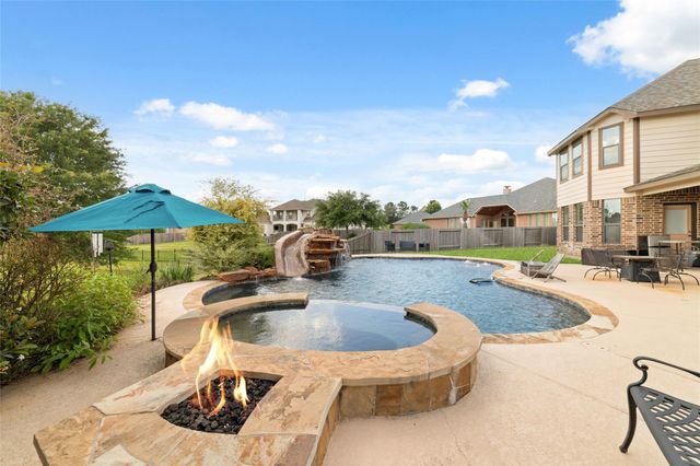 25126 Waterstone Estates Circle E, Tomball, TX 77375