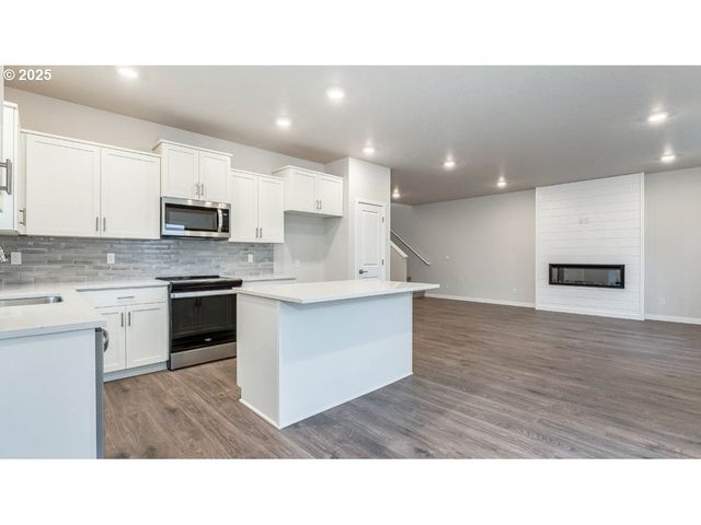 9501 Se Crystal Rose St, Happy Valley, OR 97086