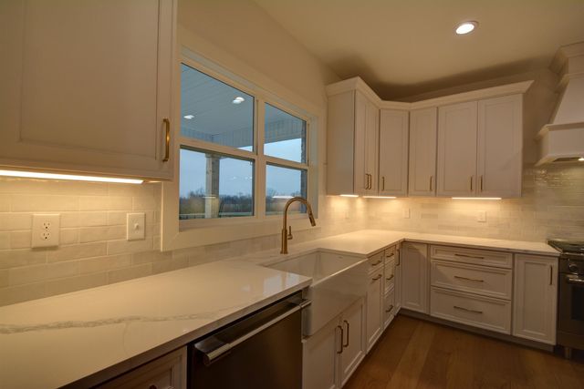 518 Polo Run Lane, Versailles, KY 40383