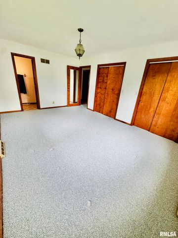 1305 LAWNDALE Avenue, Pekin, IL 61554