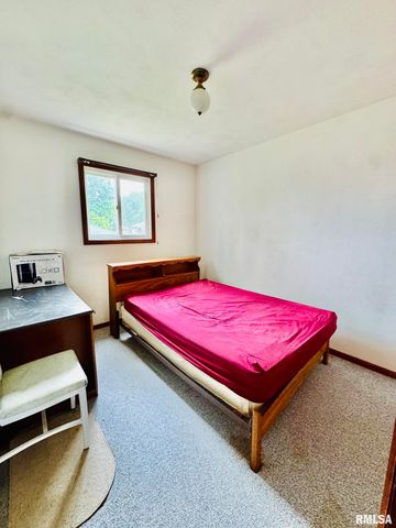 1305 LAWNDALE Avenue, Pekin, IL 61554
