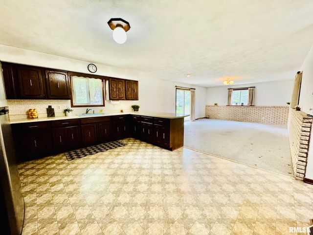 1305 LAWNDALE Avenue, Pekin, IL 61554