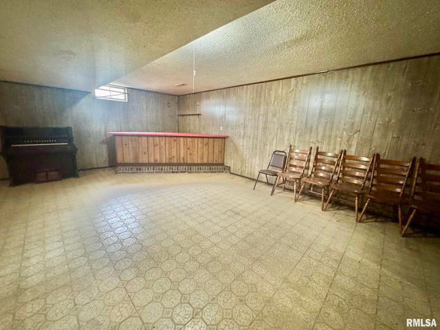 1305 LAWNDALE Avenue, Pekin, IL 61554