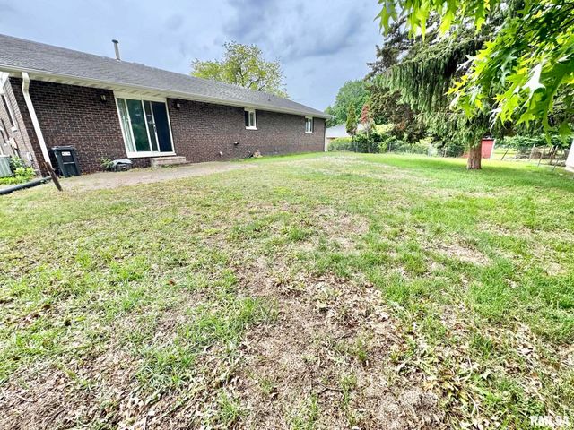 1305 LAWNDALE Avenue, Pekin, IL 61554