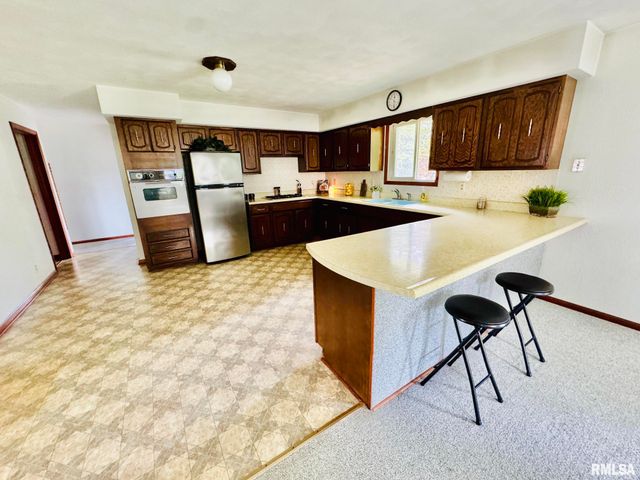 1305 LAWNDALE Avenue, Pekin, IL 61554