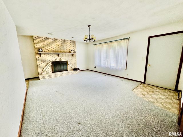 1305 LAWNDALE Avenue, Pekin, IL 61554