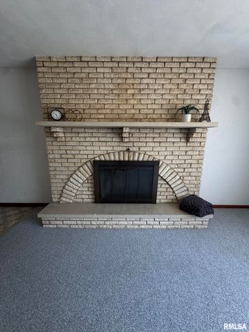 1305 LAWNDALE Avenue, Pekin, IL 61554