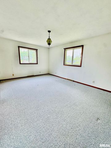 1305 LAWNDALE Avenue, Pekin, IL 61554