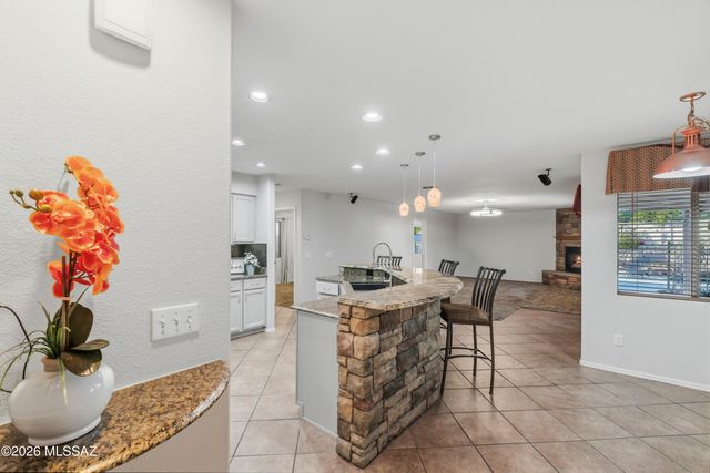 11032 N Divot Drive, Oro Valley, AZ 85737