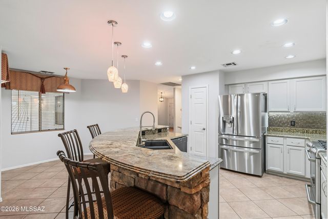 11032 N Divot Drive, Oro Valley, AZ 85737