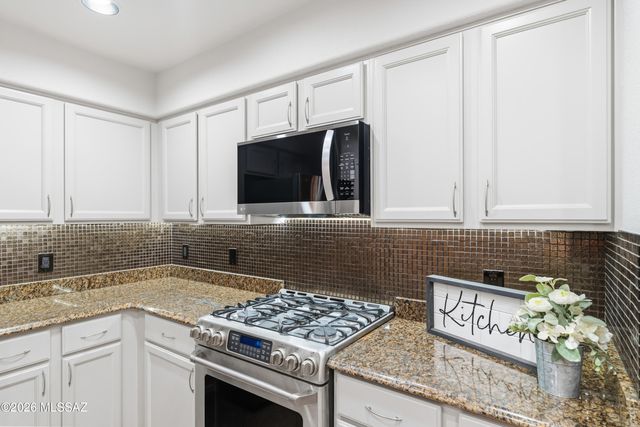 11032 N Divot Drive, Oro Valley, AZ 85737