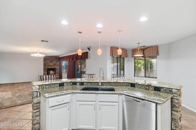 11032 N Divot Drive, Oro Valley, AZ 85737