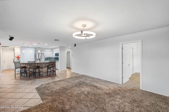 11032 N Divot Drive, Oro Valley, AZ 85737