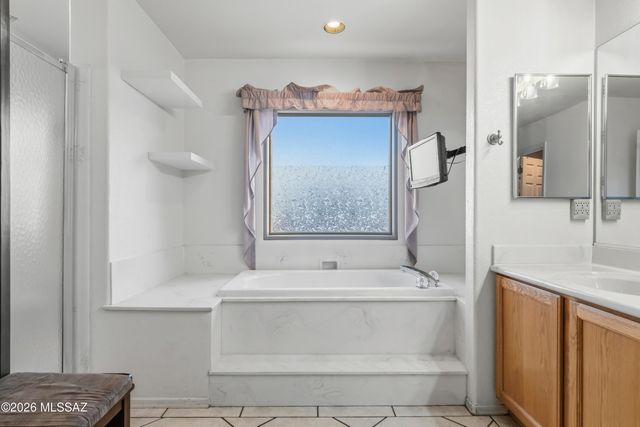 11032 N Divot Drive, Oro Valley, AZ 85737