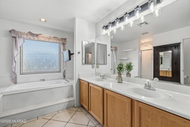 11032 N Divot Drive, Oro Valley, AZ 85737