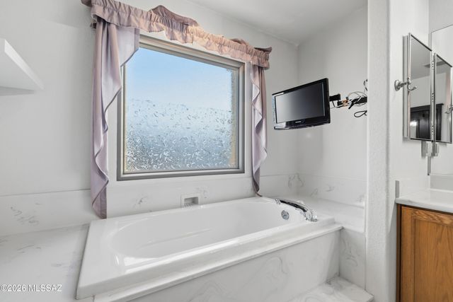 11032 N Divot Drive, Oro Valley, AZ 85737