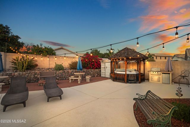 11032 N Divot Drive, Oro Valley, AZ 85737