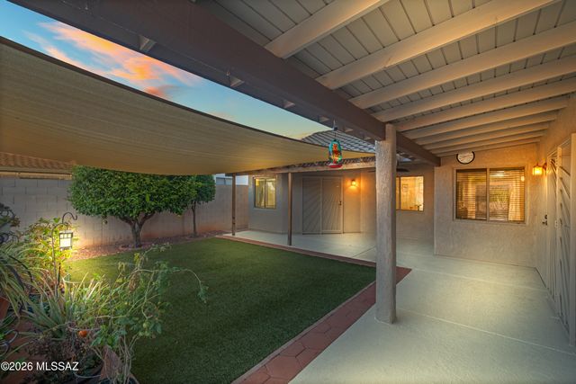 11032 N Divot Drive, Oro Valley, AZ 85737