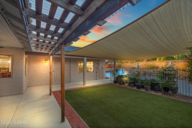 11032 N Divot Drive, Oro Valley, AZ 85737