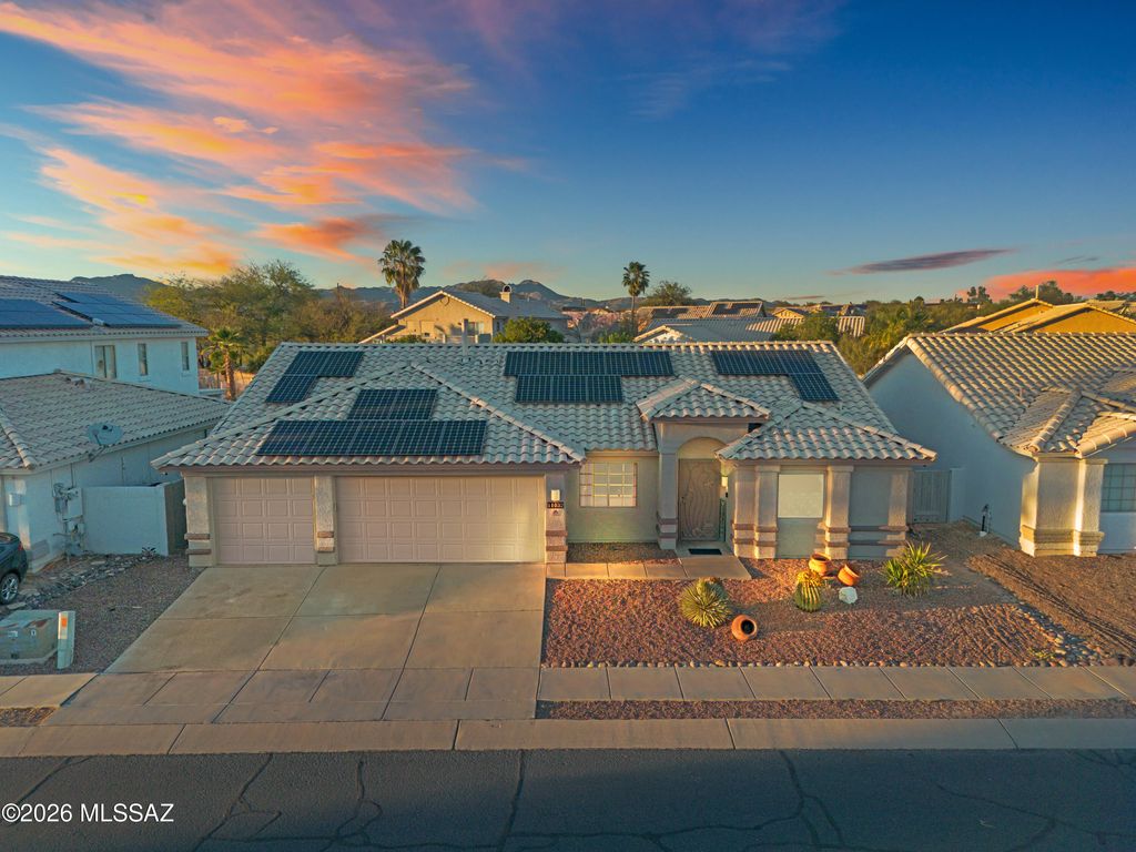 11032 N Divot Drive, Oro Valley, AZ 85737