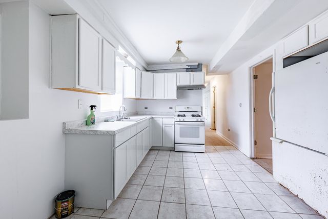 98 W 154th Street, Harvey, IL 60426