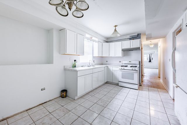 98 W 154th Street, Harvey, IL 60426