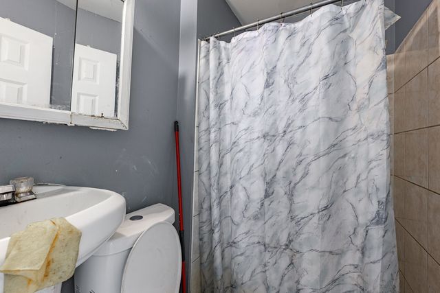 98 W 154th Street, Harvey, IL 60426