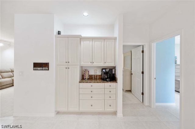 816 Turkey Oak LN, Naples, FL 34108