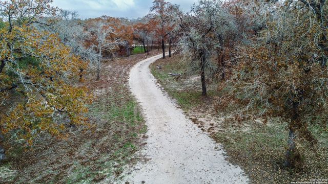 133 Country Oak Dr, La Vernia, TX 78121