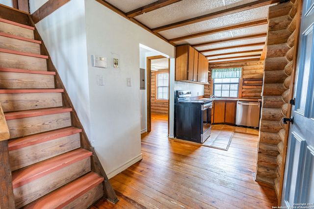 133 Country Oak Dr, La Vernia, TX 78121