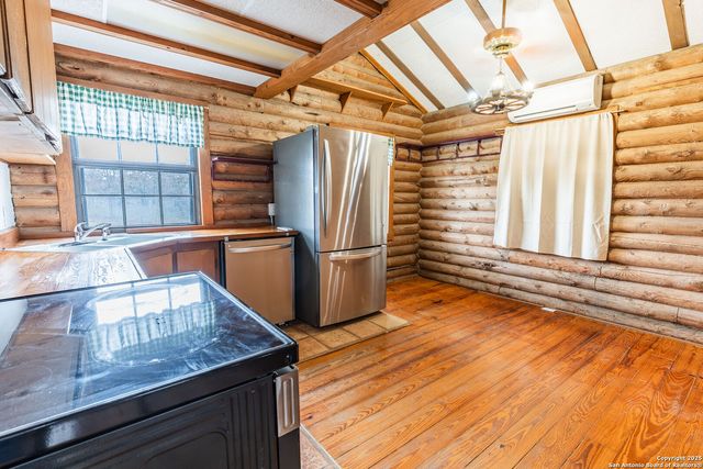 133 Country Oak Dr, La Vernia, TX 78121