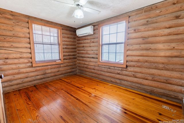 133 Country Oak Dr, La Vernia, TX 78121