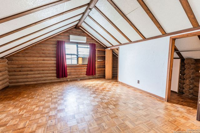 133 Country Oak Dr, La Vernia, TX 78121