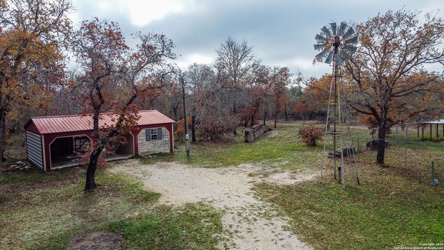 133 Country Oak Dr, La Vernia, TX 78121