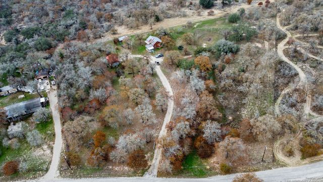 133 Country Oak Dr, La Vernia, TX 78121