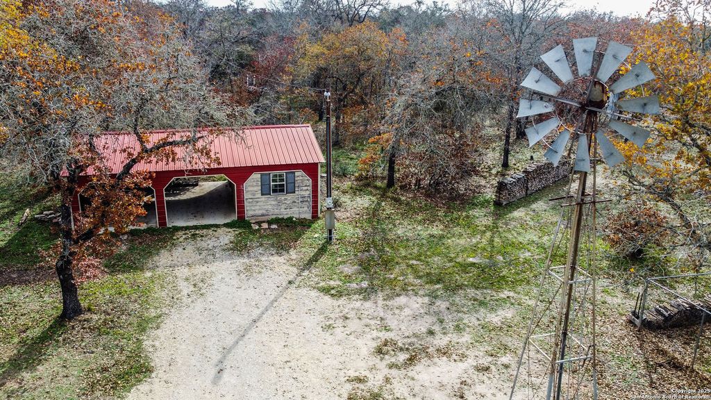 133 Country Oak Dr, La Vernia, TX 78121