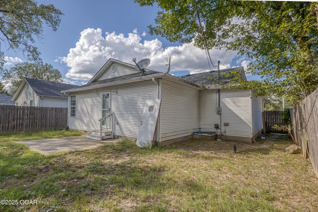 2014 W Perkins Street, Joplin, MO 64801