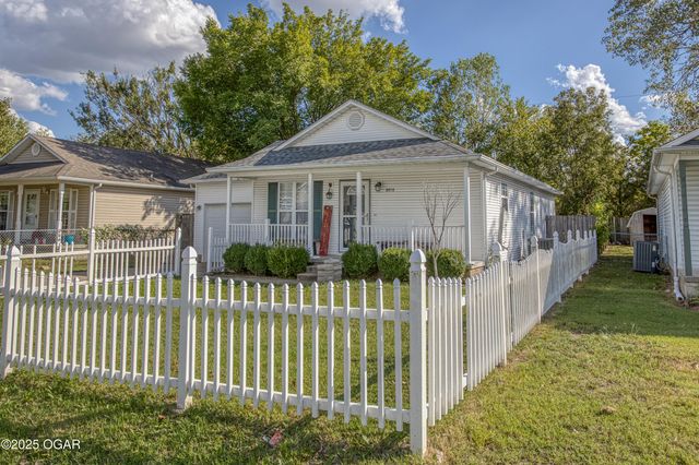 2014 W Perkins Street, Joplin, MO 64801