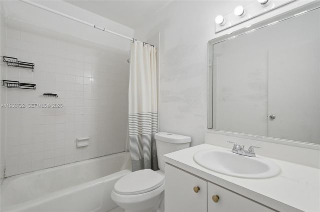 17911 NW 68th Ave P207, Hialeah, FL 33015