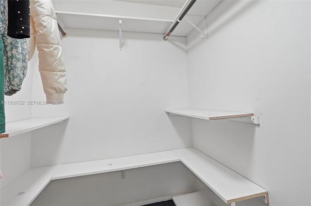 17911 NW 68th Ave P207, Hialeah, FL 33015