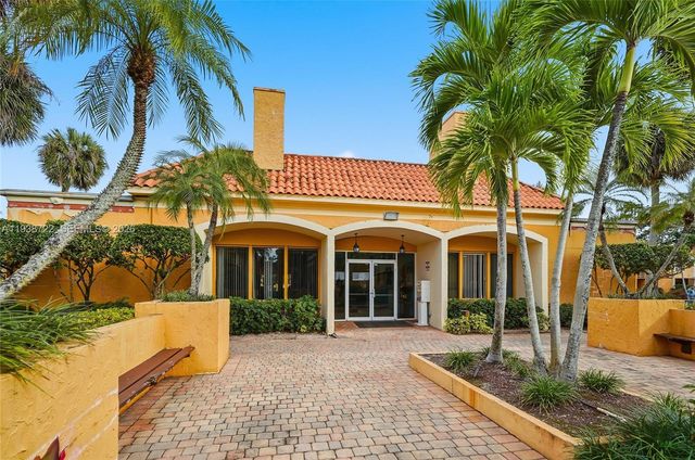 17911 NW 68th Ave P207, Hialeah, FL 33015