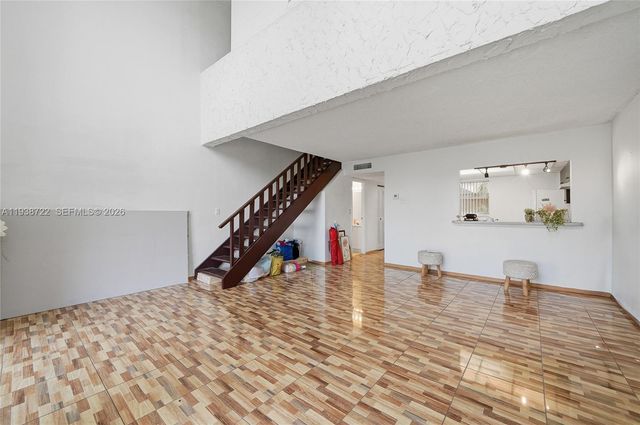 17911 NW 68th Ave P207, Hialeah, FL 33015