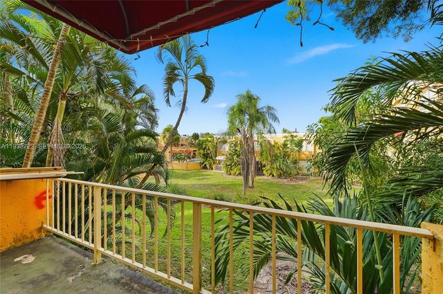 17911 NW 68th Ave P207, Hialeah, FL 33015