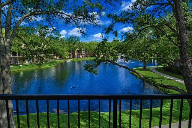 8641 FANCY FINCH DRIVE 204, Tampa, FL 33614