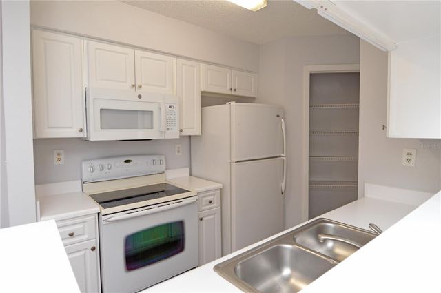 8641 FANCY FINCH DRIVE 204, Tampa, FL 33614