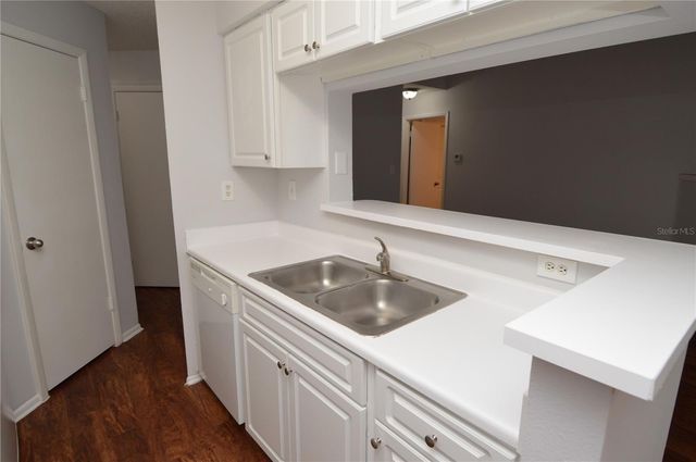8641 FANCY FINCH DRIVE 204, Tampa, FL 33614